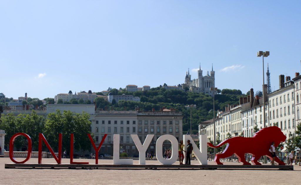 visiter-lyon-avec-enfants-place-bellecourt