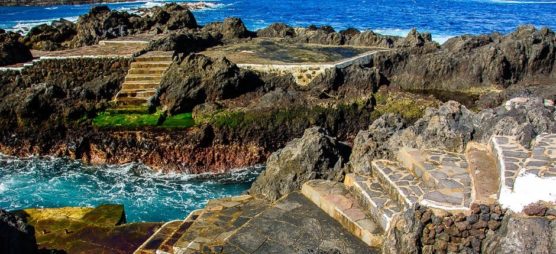 https://www.holaislascanarias.com/piscinas-naturales/tenerife/el-caleton-de-garachico/