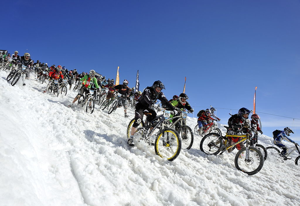 À Huez les deux passions c'est la neige et le vélo, notamment lors du "Mégavalanche" !