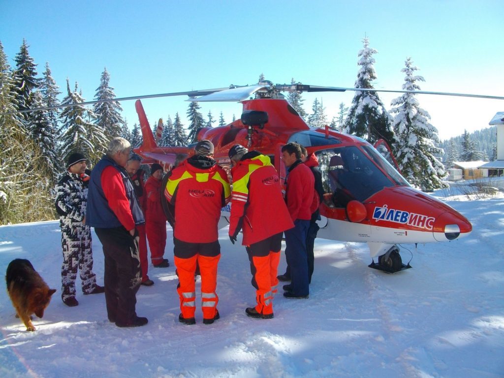secours-montagne-helicoptere-skieur