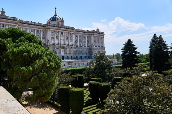 palais-royal-madrid-jardins