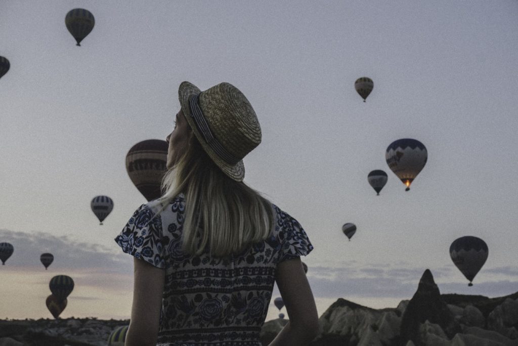 femme-mongolfieres-conseils-décalage-horaire