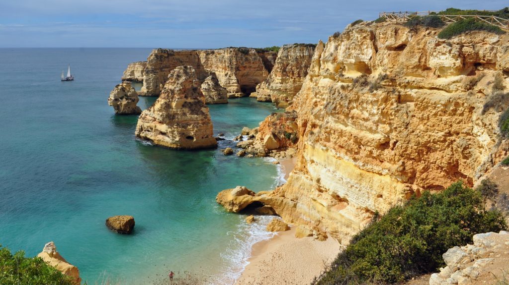 meilleures-plages-Algarve-praia-de-marinha-1024x575